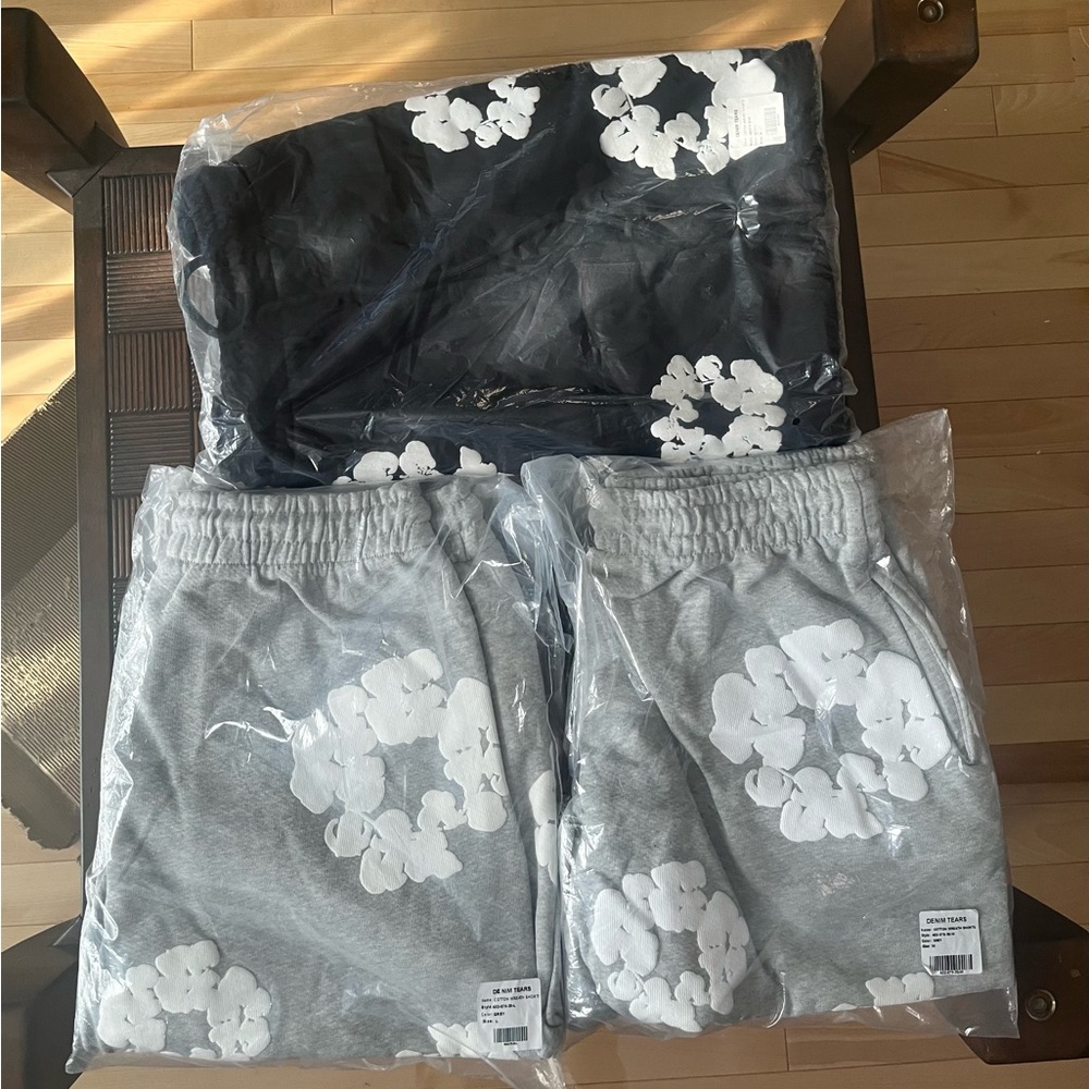 New Denim Tears Shorts
X2 Black
X2 Grey